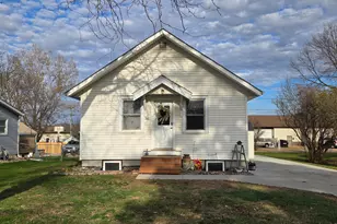 361 S Montgomery Ave, Le Center, MN 56057 - Photo 1