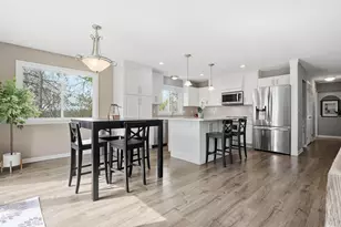 8105 Dakota Ln, Chanhassen, MN 55317 - Photo 9