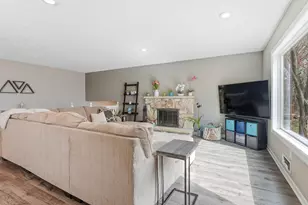 8105 Dakota Ln, Chanhassen, MN 55317 - Photo 15