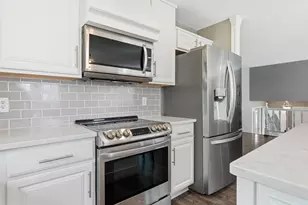 8105 Dakota Ln, Chanhassen, MN 55317 - Photo 5