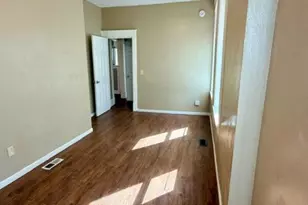 687 Aurora Ave, Saint Paul, MN 55104 - Photo 13