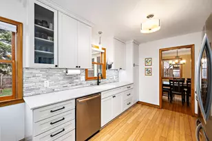 298 Washburn Ave N, Minneapolis, MN 55405 - Photo 5