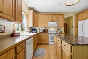 9836 Belmont Ln, Eden Prairie, MN 55347 - Photo 7
