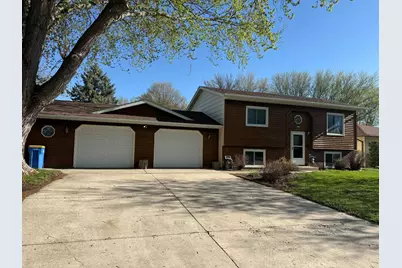 822 16th Street SE, Owatonna, MN 55060 - Photo 1