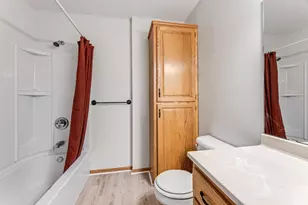 160 Orchard Manor Dr SE, Plainview, MN 55964 - Photo 7
