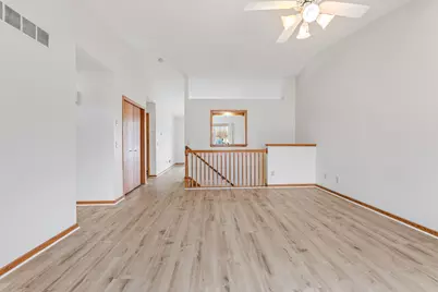 160 Orchard Manor Drive SE, Plainview, MN 55964 - Photo 5