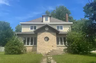 121 E 7th St, Crookston, MN 56716 - Photo 1