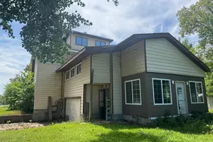 121 E 7th St, Crookston, MN 56716 - Photo 3