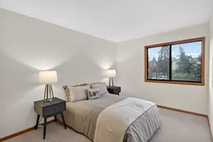 3250 Hill Ridge Dr, Eagan, MN 55121 - Photo 9