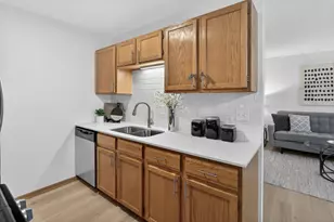 3250 Hill Ridge Dr, Eagan, MN 55121 - Photo 7