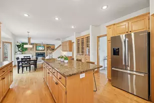 8813 Woodhill Dr, Savage, MN 55378 - Photo 9