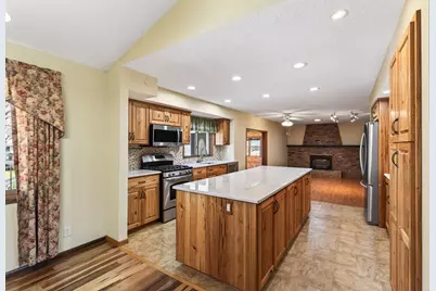 7910 W Park Hills Drive, Bloomington, MN 55438 - Photo 9