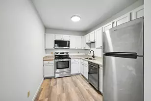 5349 Highpointe Dr, Bloomington, MN 55437 - Photo 15