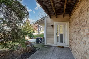 5349 Highpointe Dr, Bloomington, MN 55437 - Photo 5