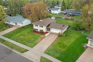 1047 Lowell Dr, Apple Valley, MN 55124 - Photo 27