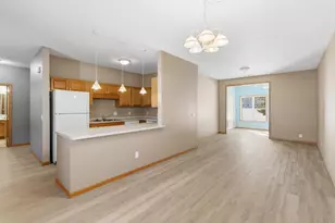609 Dublin Ct, Mankato, MN 56001 - Photo 3