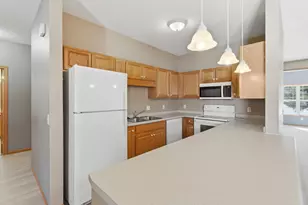 609 Dublin Ct, Mankato, MN 56001 - Photo 9