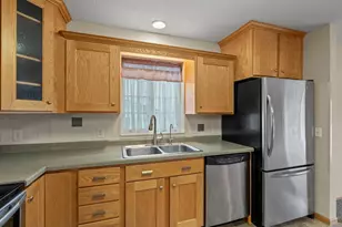 8105 Darcy Ln, Inver Grove Heights, MN 55076 - Photo 11