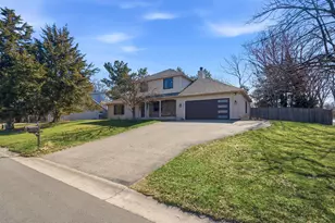 10427 Brown Farm Cir, Eden Prairie, MN 55347 - Photo 3