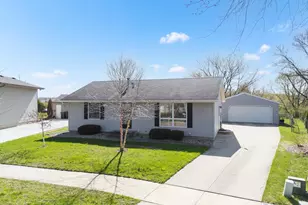 976 22nd St SE, Rochester, MN 55904 - Photo 1
