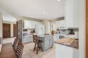 12126 Gantry Ln, Apple Valley, MN 55124 - Photo 9