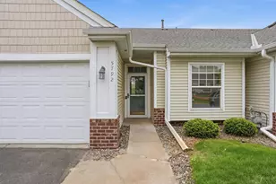 5792 Prairie Ridge Dr, Shoreview, MN 55126 - Photo 3