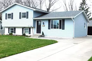 578 Guthrie Ave N, Oakdale, MN 55128 - Photo 1