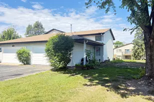 3826 Goodwin Ave N, Oakdale, MN 55128 - Photo 1