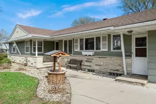 136 N Park Ln, Le Sueur, MN 56058 - Photo 3