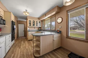 136 N Park Ln, Le Sueur, MN 56058 - Photo 11