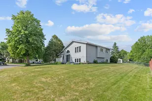 14655 Greenridge Ln, Burnsville, MN 55306 - Photo 5