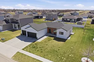 2943 Prairie Farms Cir S, Fargo, ND 58104 - Photo 31