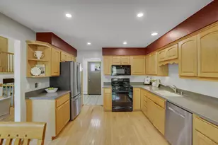 2890 Zanzibar Ln N, Plymouth, MN 55447 - Photo 9