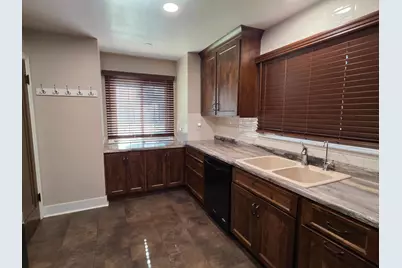 617 S Hiawatha Avenue, Pipestone, MN 56164 - Photo 7