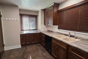 617 S Hiawatha Ave, Pipestone, MN 56164 - Photo 7