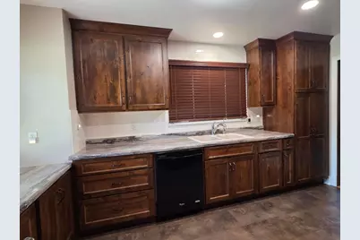 617 S Hiawatha Avenue, Pipestone, MN 56164 - Photo 9