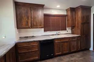 617 S Hiawatha Ave, Pipestone, MN 56164 - Photo 9