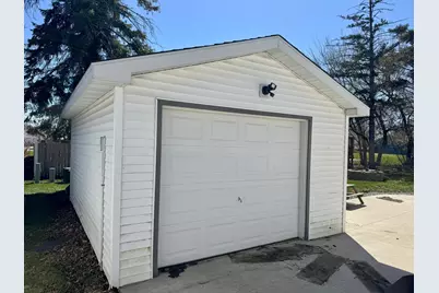 905 W Chestnut Avenue, Olivia, MN 56277 - Photo 3