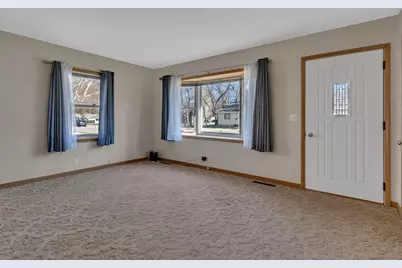 813 Augusta Avenue, Willmar, MN 56201 - Photo 7