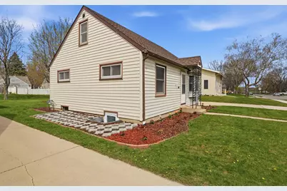 813 Augusta Avenue, Willmar, MN 56201 - Photo 3