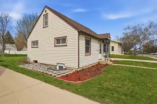 813 Augusta Ave, Willmar, MN 56201 - Photo 3