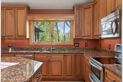 523 Wildwood Avenue, Saint Paul, MN 55110 - Photo 9