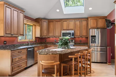 523 Wildwood Avenue, Saint Paul, MN 55110 - Photo 7