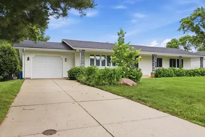 613 Monroe Street S, Shakopee, MN 55379 - Photo 1