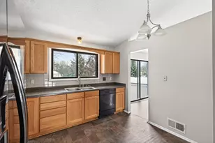 7062 Sherwood Rd, Woodbury, MN 55125 - Photo 9