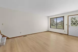 4277 Parkview Ct, Vadnais Heights, MN 55127 - Photo 3