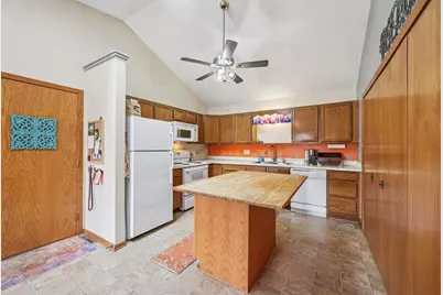 3276 Greenbrier Street, Vadnais Heights, MN 55127 - Photo 5