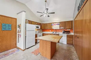3276 Greenbrier St, Vadnais Heights, MN 55127 - Photo 5