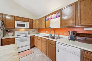 3276 Greenbrier St, Vadnais Heights, MN 55127 - Photo 7