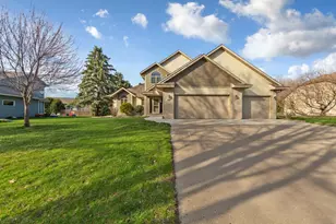 1526 Castle Dr, North Mankato, MN 56003 - Photo 3